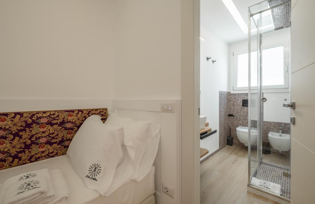 Helios Guest House Кальяри Экстерьер фото